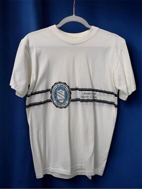 VTG 90’s UNC CHAPEL HILL White Short-Sleeve Tee Tar Heels Single Stitch cotton M